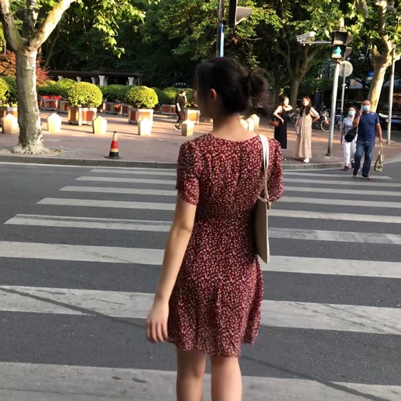 Red floral wrapped dress - Picture 4 of 4